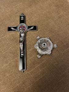 Cruz negra con pedestal